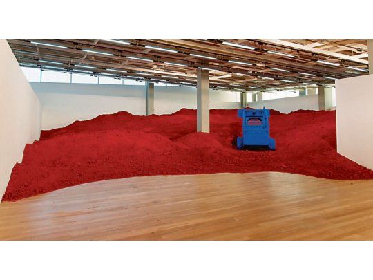 Anish Kapoor. “Destierro” remite a uno de los dramas más acuciantes de este siglo, la situación de los inmigrantes que escapan de las guerras.