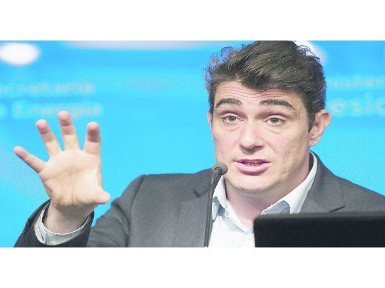 48 horas. El lunes, en conferencia de prensa, Javier Iguacel ratificó el cobro del cargo extra a los usuarios. Ayer el Gobierno dio marcha atrás.
