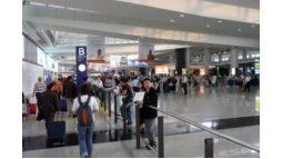 Jóvenes argentinos eligen viajar al exterior al terminar sus estudios.&nbsp;