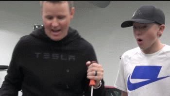 ¿como es por dentro el motor de un tesla? un grupo de youtubers lo abrio