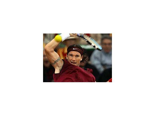 Moyá batió a Roddick en tres sets
