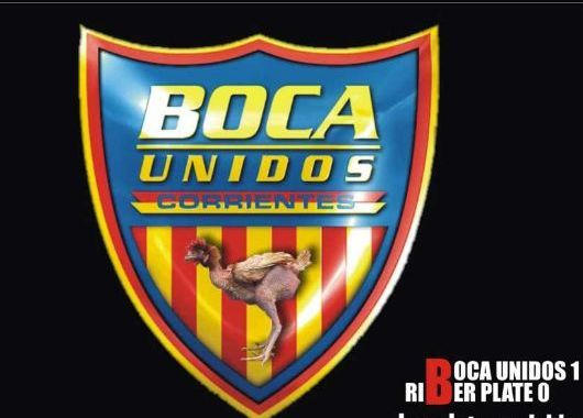 Los afiches que Boca le dedicó a River.