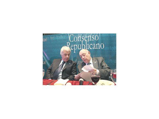 El gobernador de Córdoba, José Manuel de la Sota, junto al exdiputado y expresidente de la Sociedad Rural Argentina, Guillermo Alchouron.