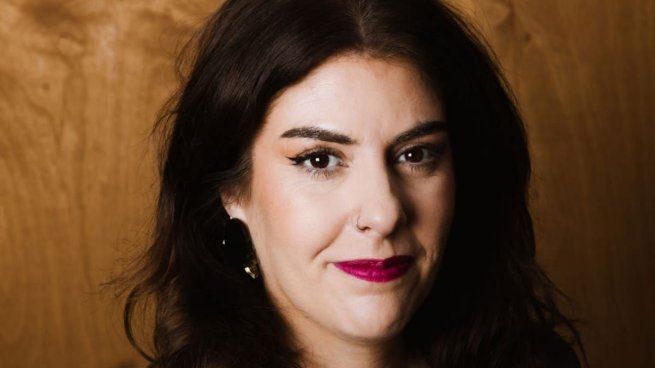 Milagros es recibida de la Universidad de Buenos Aires y se formó en ingeniería informática en Berlín, Alemania.