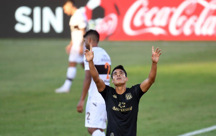 Melgarejo abrió el triunfo de Racing.