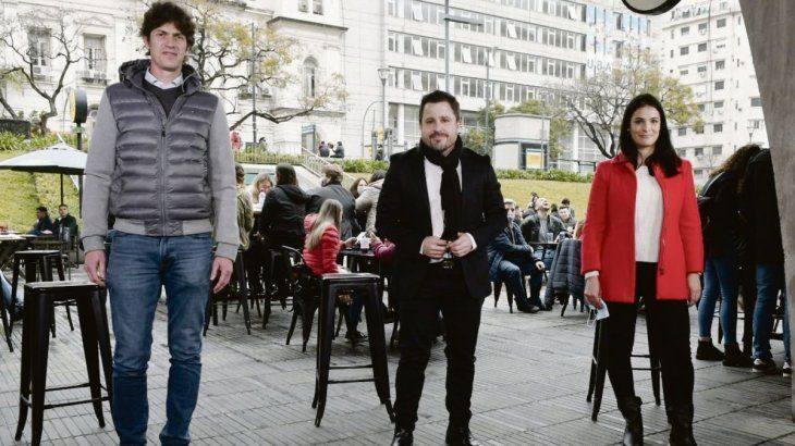 El columnista de Radio Mitre Martín Tetaz lanzó el lunes pasado su precandidatura a diputado en un acto realizado en Plaza Houssay, en el que estuvieron presentes el senador nacional Martín Lousteau y la presidenta de la UCR porteña, Mariela Coletta.