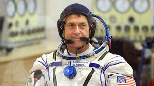 adios en la nasa: se retira un astronauta que estuvo en el espacio 388 dias
