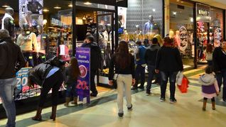 Las ventas minoristas de las pymes retrocedieron 1,2% en mayo, acumulando más de un año de bajas consecutivas según la CAME. Las ventas minoristas de las pymes retrocedieron 1,2% en mayo, acumulando más de un año de bajas consecutivas según la CAME.