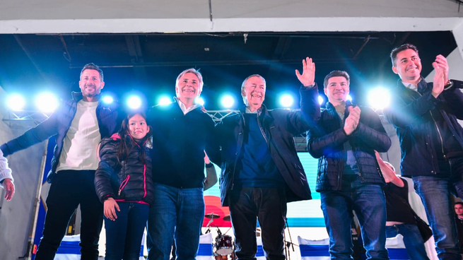 Martín Llaryora y Juan Schiaretti, durante la campaña. La precandidatura presidencial del Gringo abre un juego a tres bandas, incluída la puja municipal del 23 de julio.