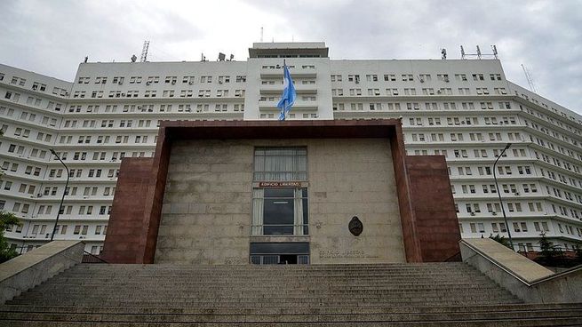 &nbsp;La denuncia por presuntas irregularidades en la liquidación de salarios alcanza a oficiales y civiles de la Armada.