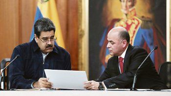 ALIANZA. El nombramiento de Manuel Quevedo al frente de PDVSA forma parte del esfuerzo del presidente Nicolás Maduro por garantizarse el apoyo castrense en plena crisis económica e institucional.