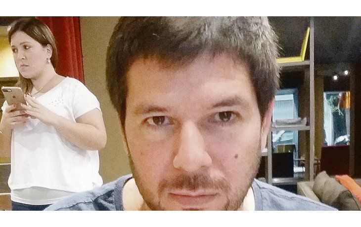 ámbito.com | Cisneros. En su novela anterior, “La distancia que nos separa”, retrató a su padre militar, que fue compañero en la Argentina del exdictador Videla.