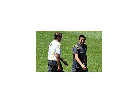 Riquelme entró a las órdenes de Falcioni junto a la resto del plantel.