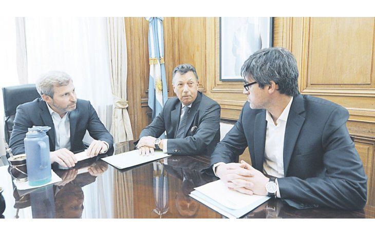 ámbito.com | Electorales. Rogelio Frigerio, ministro del Interior, recibió a Alberto Dalla Vía, presidente de la Cámara Nacional Electoral (CNE), para hablar de la reforma electoral. Estuvo Adrián Pérez, secretario de Asuntos Electorales.
