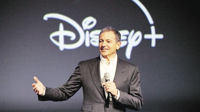 Bob Iger. El CEO hoy enfrenta a los huelguistas y a los rumores de venta.