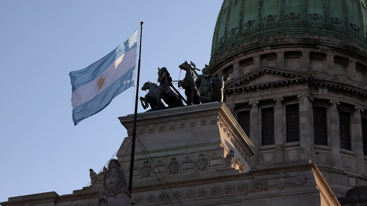 Diputados y senadores volverán a recibir aumentos salariales en 2023