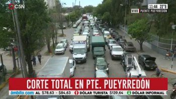 El corte en AU 9 de julio altura Pte. Pueyrredon fue total y provocó demoras en ambos sentidos.
