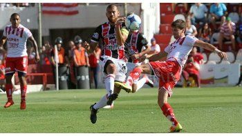 Chacarita rescató un punto en Santa Fe. (Foto Prensa Superliga).