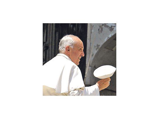 REABRIÓ BERGOGLIO EN EL VATICANO SU PEÑA CON POLÍTICOS