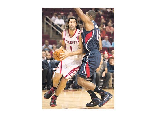 Luis Scola tuvo una gran actuación en el triunfo de Los Rockets por 95 a 84 a Atlanta Hawks. El argentino marcó 21 puntos.