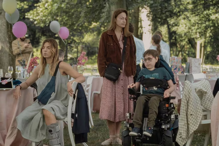 Las madres de los Pingüinos: una serie que muestra los desafíos de la maternidad moderna.