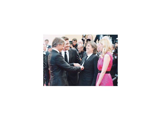 Viggo Mortensen, Garrett Hedlund, Walter Salles y Kirsten Dunst en la alfombra roja, antes de la exhibición de «En el camino» en el Palacio de Festivales.