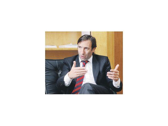 Hernán Lorenzino defiende la política cambiaria, financiera y fiscal. Asegura que es imprescindible tomar medidas en un marco de crisis internacional. Anticipa igualmente que el segundo semestre será mucho mejor y afirma que no habrá recesión.