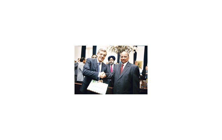 El ministro de agricultura, Julián Domínguez, agasajó a su par indio, Sharad Pawar, el sábado con un almuerzo en el hotel Sheraton tras sellar acuerdos bilaterales entre los que figura la importación de silobolsas.