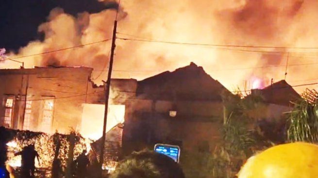 Incendio en la calle Brandsen al 800, en la localidad de San Fernando.&nbsp;