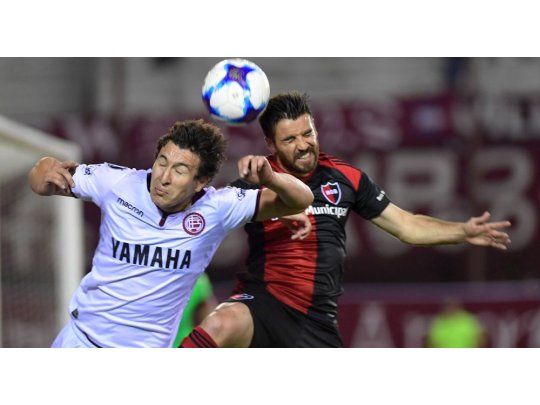 Lanús llevó su buen momento al torneo local.