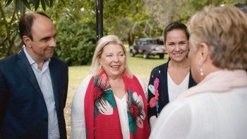 campaña. Elisa Carrió estuvo ayer en Santa Fe con José Corral (UCR) y Anita Martínez (PRO). Mañana Macri irá a Venado Tuerto.