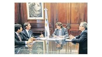 ámbito.com | Amado Boudou, como presidente en ejercicio, tuvo bajo perfil y recibió al titular de la AFIP, Ricardo Echegaray, al ministro de Economía, Hernan Lorenzino, y al secretario de Hacienda, Juan Carlos Pezoa.