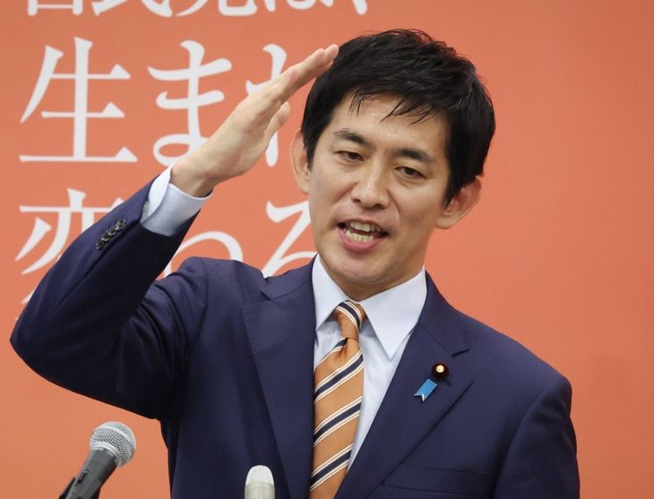 Takayuki Kobayashi, la estrella ascendente dentro del PLD. El primero en lanzar su candidatura para suceder a Kishida y el único que garantizaría cierta “renovación” dentro del partido Takayuki Kobayashi, la estrella ascendente dentro del PLD. El primero en lanzar su candidatura para suceder a Kishida y el único que garantizaría cierta “renovación” dentro del partido