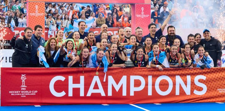 El equipo dirigido por Fernando Ferrara amplió el palmarés histórico del hockey femenino argentino. El equipo dirigido por Fernando Ferrara amplió el palmarés histórico del hockey femenino argentino.