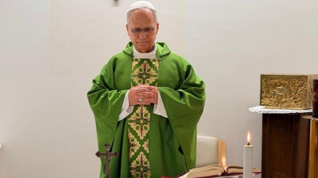 La Oficina de Prensa de la Santa Sede comunicó que los análisis de sangre y la radiografía de tórax confirmó una mejora general.