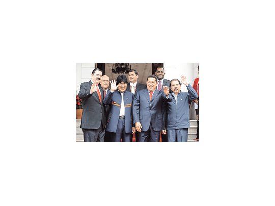Cháveztiene supropio G-7;en lacumbre delALBA(AlternativaBolivarianapara lasAméricas) lovisitaron loslíderes deHonduras,Cuba,Bolivia,Ecuador,RepúblicaDominicanay Nicaragua.