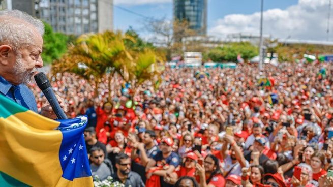 El expresidente de Brasil Lula da Silva podría ganar en primera vuelta.