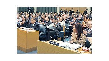 ámbito.com | Cristina de Kirchner y Silvio Berlusconi habían participado por la mañana en la Conferencia de Alto Nivel sobre Seguridad Alimentaria en Roma. Luego se cruzarían en una cena en la Villa Madama.