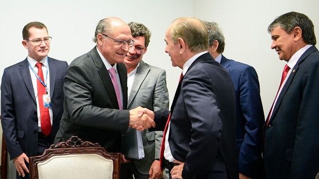 Geraldo Alckmin también se reunión con con el relator del Presupuesto 2023, senador Marcelo Castro. Foto: Pedro Francia/Agencia Senado.