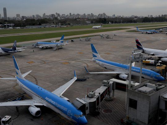 Paro general: Aerolíneas Argentinas canceló 267 vuelos y reprogramó otros 26.