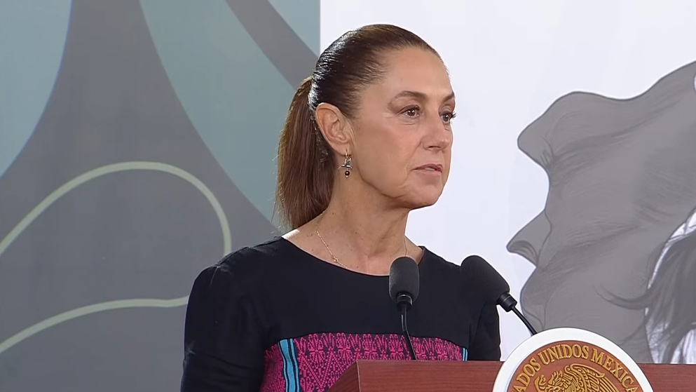Claudia Sheinbaum brinda la Mañanera del Pueblo desde Acapulco este viernes.