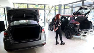 La compra de autos en dólares ya es una práctica común en el país