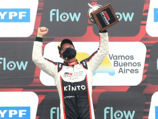 A los 48 años, Barrichello ganó su primera carrera en el Súper TC2000.