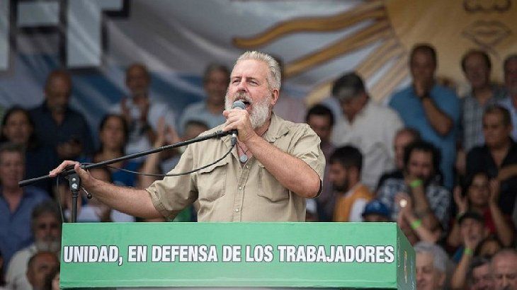 El moyanismo y su oposición al gobierno de Mauricio Macri fue otra de las claves para la unión entre la CGT y la UTEP de hoy. Los camioneros y los movimientos social participaron de masivos actos y movilizaciones para reclamar mejoras salariales y fin del ajuste.