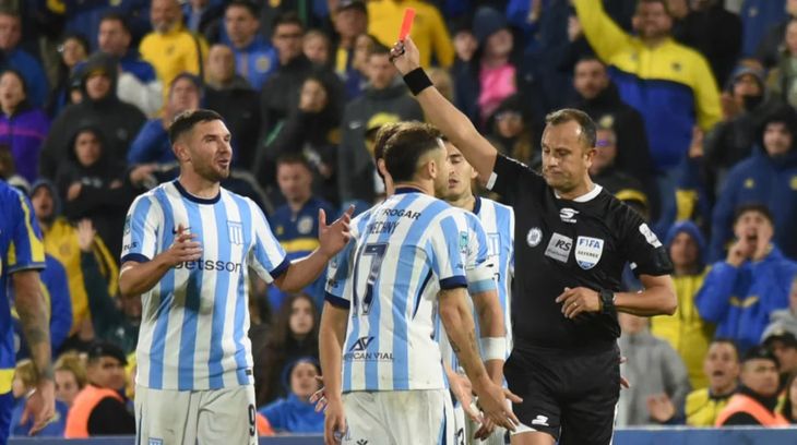 El partido dejó acusaciones cruzadas, tensión política y un nuevo debate sobre el arbitraje argentino. El partido dejó acusaciones cruzadas, tensión política y un nuevo debate sobre el arbitraje argentino.