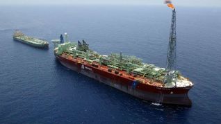 En 1942 en Veracruz el submarino alemán nazi U-129 hunde al petrolero mexicano Túxpam.&nbsp;