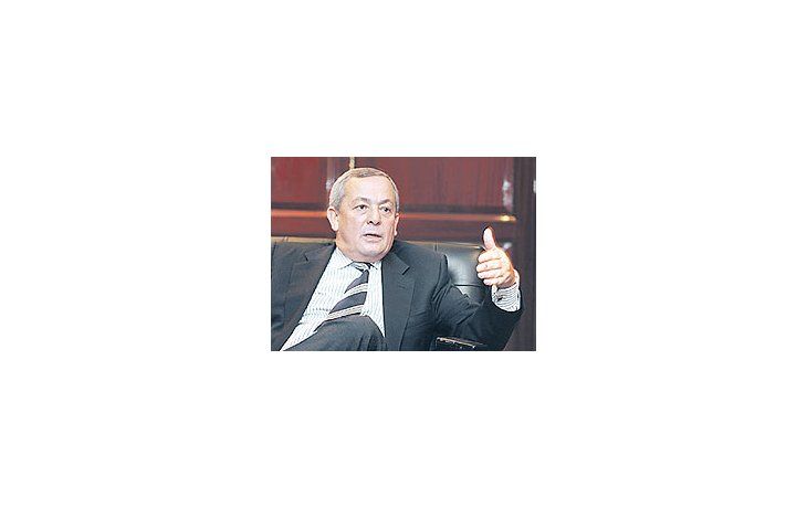 CarlosSolchagaadvirtió enun reportajede este diarioque elprincipalproblema delos países deAméricalatina es ladebilidadinstitucional.Tambiénseñaló laamenaza dedejarsetentar por labonanzafiscal paracerrar laeconomía.
