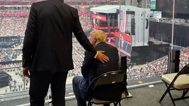 Donald Trump estuvo presente en el multitudinario funeral de Charlie Kirk.