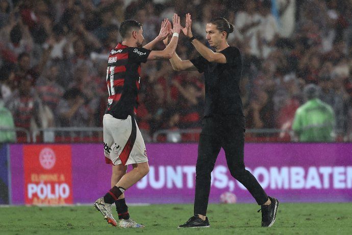 Filipe Luis espera extender el palmarés del Mengao. Filipe Luis espera extender el palmarés del Mengao.