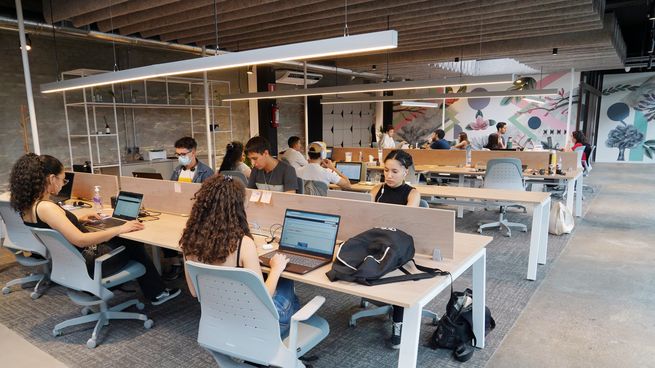 Según el informe, las fronteras entre trabajo formal e informal se “diluyen”. 